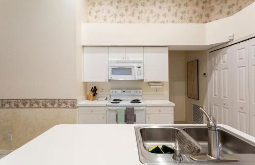 SERENE & ATTRACTIVE 3BR HEATED POOL/SPA HOME - Photo 11