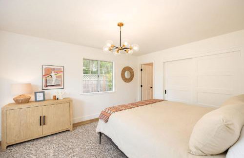 Seaside Home Modern Retreat with Breathtaking Views and Beachside Charm - Foto 16