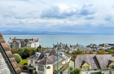 Romantic Chapel Retreat in Snowdonia - Sea Views & Serenity - Foto 8