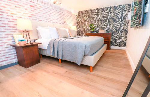 StylishAptWtrGrdnOppLake&Prk&Yrd - Foto 8