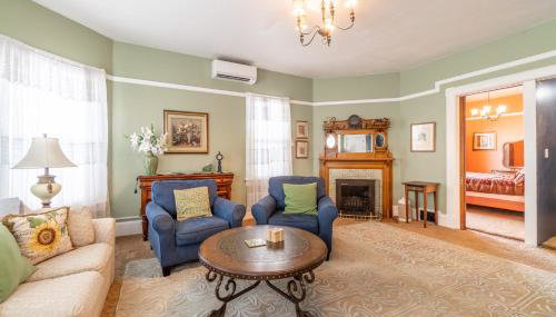 Rustic 2-Bedroom walking distance to Downtown - Foto 2