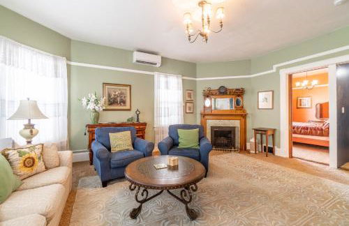 Rustic 2-Bedroom walking distance to Downtown - Foto 2