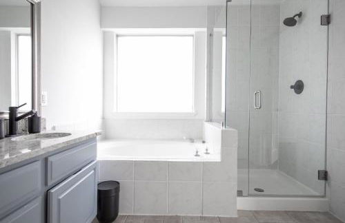 Sophisticated Minimalist Modern Home w/pool and spa - Foto 27