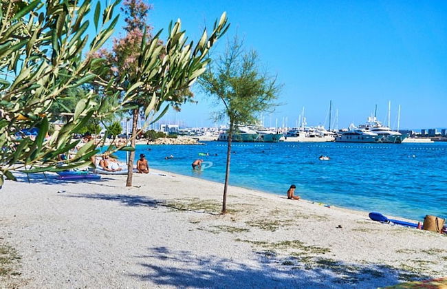 Green-beautiful Modern Apt. With Balcony & Garden - Foto 26