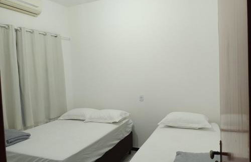 Casa grande, ar em todos os quartos, cabe 3 carros - Foto 8