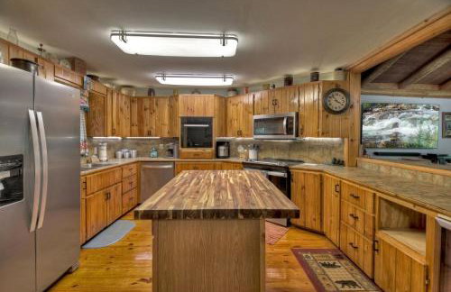 Bear Naked Hideaway - Relax in the hot tub with sounds from the nearby creek - Foto 9