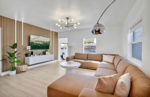 Luxury Miami Pool House Private Backyard Oasis Near Wynwood and Miami International Airport - Photo 4