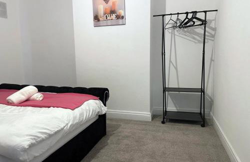 Lovely Spacious House Family & Contractor Friendly 3 Bedroom Near Leeds Centre Sleeps 8 - Foto 20