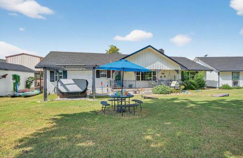 Renovated 4BR Lake Texoma Retreat with Hot Tub - Foto 45