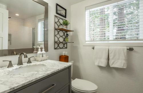 Luxury Helios Retreat by the Village- Apres Ready - Foto 25