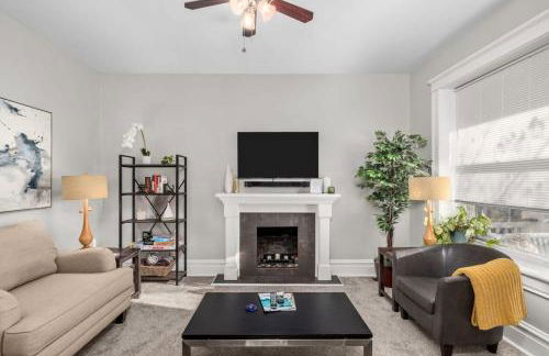 Walk to Forest Park Euclid Fire Pit Porch Swing - Foto 14