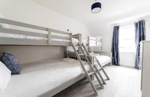 Escape Ordinary at Lily's Pad - Foto 67