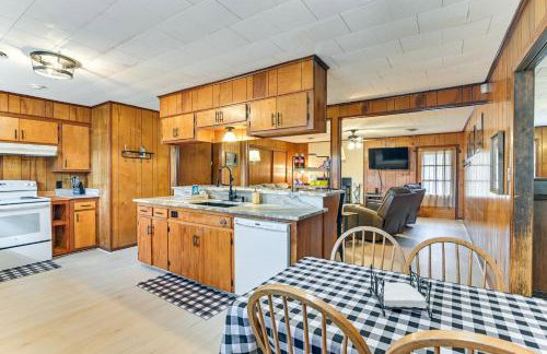 2 Mi to MSU Campus! Family Abode with Spacious Yard - Foto 12