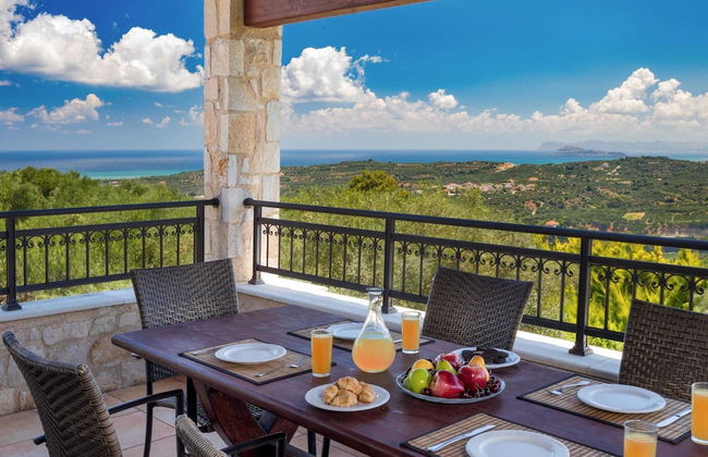 Villa in Tavronitis With Pool & Stunning Views - Photo 32