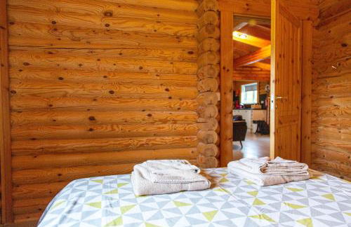 Teal Lodge - Nordic Log Cabin with private hot tub - Foto 27