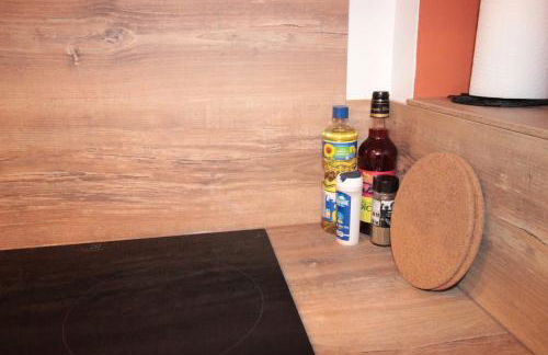 Luxury Studio, Rez de chaussée, Parking privé vidéo surveillance, Canapé haute qualité convertible couchage 2 personnes, Centre Ville proche, Restaurant, boulangerie 2 minutes à pied, Terrasse - 800mètre carré de terrain - Géré par Presta-Zen'Services - Foto 12