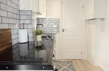 'The Elegant Comfort' - A Stunning Luxury 2-Bed Flat with Private Garden & Patio - Free Parking - Photo 42