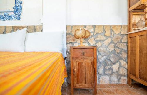 Eclectic oasis with poolside charm in Arranhó - Foto 18