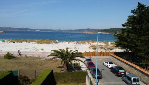 CASA CHALET ATALAYA a pie de playa en Laxe - Foto 2