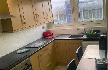 "Snooze Central" - City Centre Apartments above Victoria Centre Shopping Centre with full Kitchen in Milton Street - up to 4 Beds - most Central Location next to the Hilton Hotel - Outdoor Parking for Cars or Vans five pounds a day - Sunday 1pm Check-Out - Photo 1