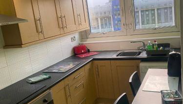 "Snooze Central" - City Centre Apartments above Victoria Centre Shopping Centre with full Kitchen in Milton Street - up to 4 Beds - most Central Location next to the Hilton Hotel - Parking for Cars or Vans from Five Pounds a day - Sunday 1pm Check-Out - Foto 1