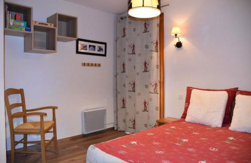 Appartement 6 places aux pieds des pistes avec piscine, wifi et parking privé, salle de bain refaite à neuf - Foto 2