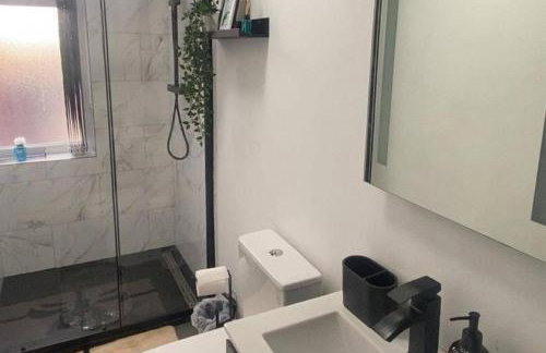 2 Bed Flat - Sleeps 5 - Parking - Wifi - Photo 11