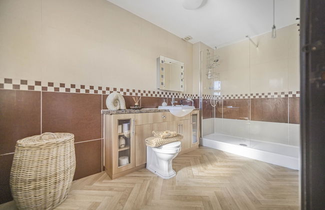 Coach House - Photo 18