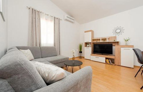 One-Bedroom Apartment In Podgradina - Photo 3