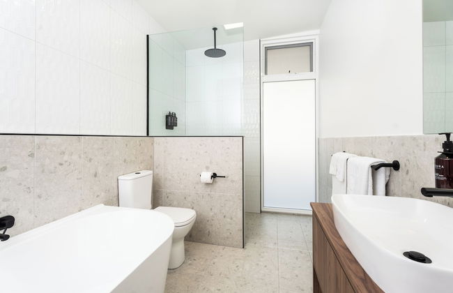 Clare Hillside Apartments - Photo 42