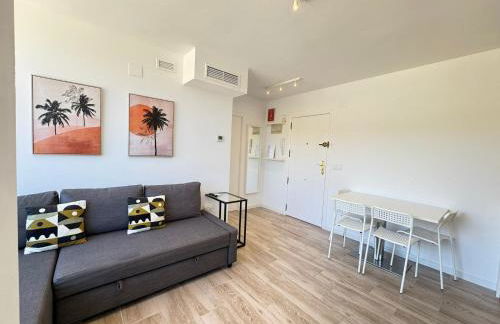 NUEVO, primera linea de playa, con piscina y vistas al mar - Foto 12