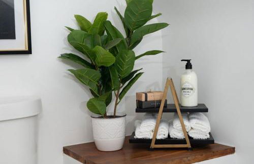 Luxury 5BR Cincinnati, Sleeps 12, Crib, Home Gym, Fenced Backyard - Foto 11