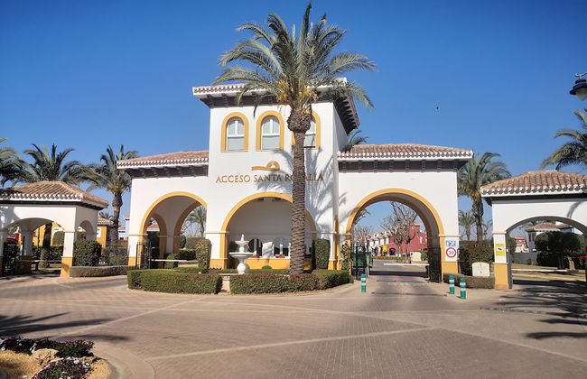 Extended Frontline Ground Floor Apartment - Foto 31