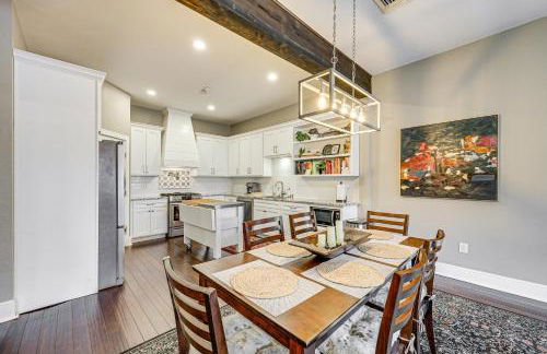 Artsy Bungalow with Yard in Dtwn San Antonio - Foto 6