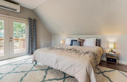 Lakefront Cabin Sleeps 14 - 2 Level Dock - Sun Deck - Foto 3