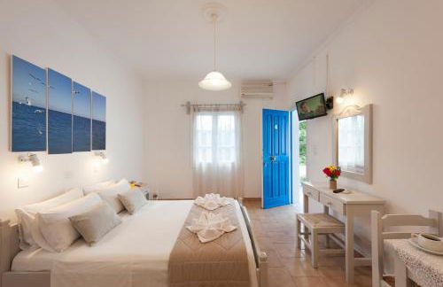 Helen's Minimal Studios & Apartments - Photo 19