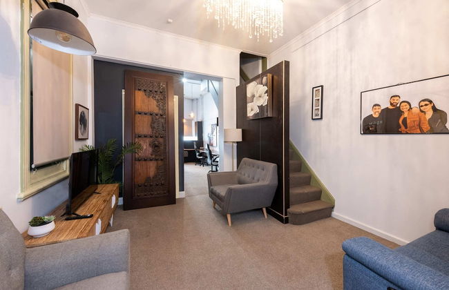 Unique 2BR Converted Storefront APT in Alphington! - Foto 11