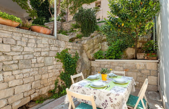 Beautiful Holiday Home on the Island Brac, With the Sea and a Small Beach in Front of the Door - Foto 17