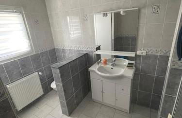 Maison au sein d’un corps de ferme. - Photo 10