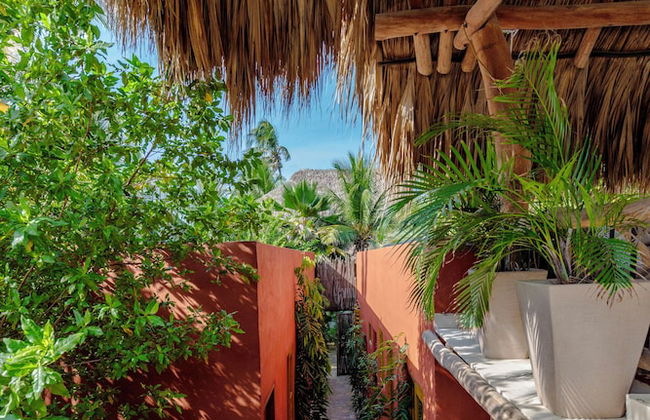 LAS DUNAS BEACH HOUSE - Photo 10