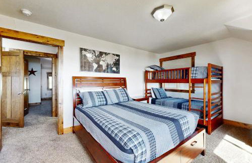 8 Bed 5 Bath Vacation home in Fish Haven - Photo 16