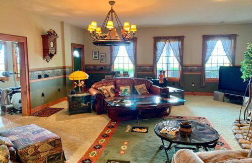 LUXURIOUS TN Mtn Lodge- Sleeps 22+, Hiking & Lake - Photo 30