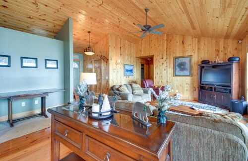 Lakefront Isle Escape with Dock and Fire Pit! - Foto 6