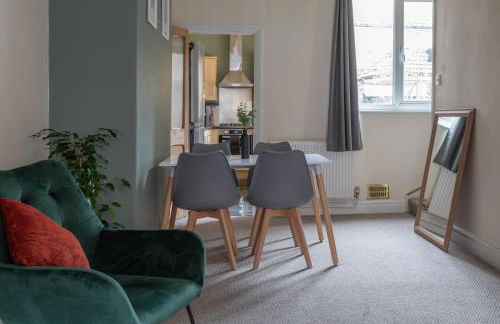 Milton Stays - Cosy 2 Bed House, 2 Floors, 15 min Walk to City Center, for up to 6 - Period Features, Cottage Style, Fireplace, Superfast Wi-Fi, Private Garden, Free On Street Parking - Foto 17