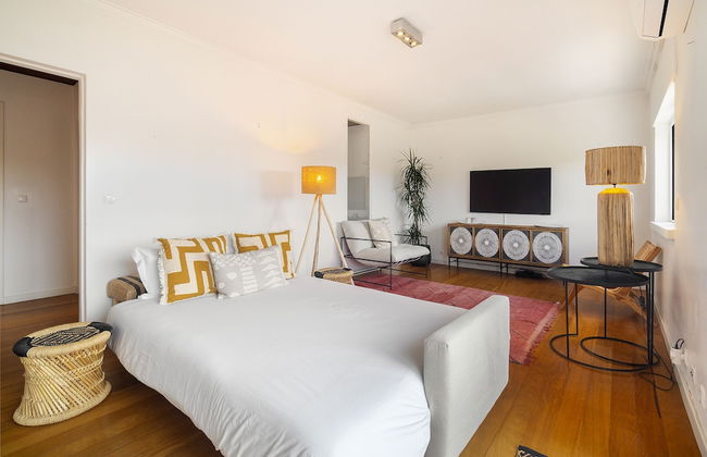 Stylish Sunny Penthouse Near Cascais Center & Greenspace - Photo 25