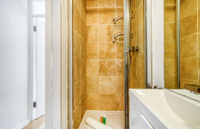 Homely 4 Bedroom House in Brixton - Foto 37