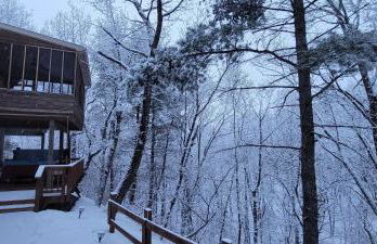 Lazy Basye Shenandoah Cabin with Hot Tub, Sleeps 10 - Foto 32