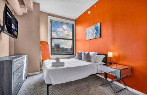 1Br in Heart of Downtown, Sauna, Prime Location - Photo 1