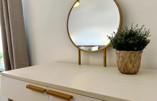 2 Bedroom City Centre House - Pet Friendly - Free Parking - Foto 3