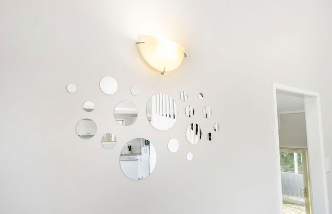 A Home away from Home - Netflix -Parking - Foto 42